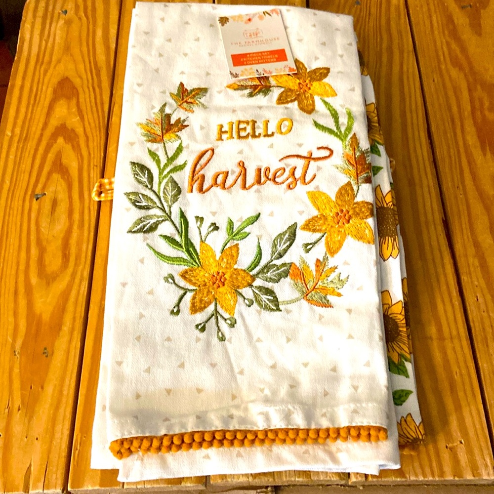 Rachel Ashwell hello harvest kitchen towel and oven mitt  4 piece set